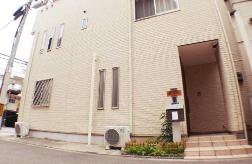 Nishinari Villa | 1分钟步行地铁站&关西机场直达3站难波天王寺心斋桥梅田直达&超新独栋4室1厅2厕1含浴缸大浴室1阳台&免费停车&楽の居Joy-inn
