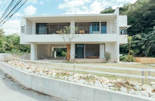 Nago Villa | 1日2組限定オーシャンビューのお宿-MANANI House-