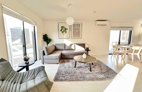 Ozu Apartment | 10 mins to kumamoto airport Spacious 4BR House by Restavio