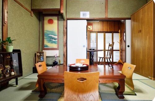 Suminoe House | 2 floors japanese style, direct to KIX, 10mins train to Namba, 5mins walk to stn , 2-6ppl
