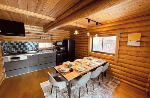Iimori House | 2 min to Hakuba47 Cozy Riverside Log CabinBBQ/Bei'an Tan County Nagano