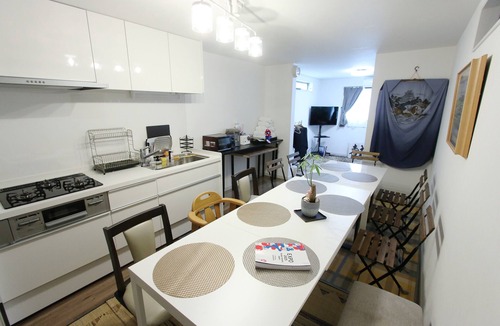 Nishinari House | 2 minute walk from Tenga-chaya! Dotonbori! Black Gate! Kyoto! Direct connection to KIX! Long-term stays welcome! One house rental! Air Conditioning! Floor heating! Washing machine! Dryer! Full kitchen! Baby products!