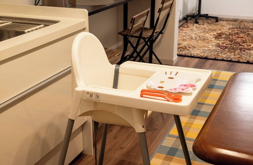 Nishinari House | 2 minute walk from Tenga-chaya! Dotonbori! Black Gate! Kyoto! Direct connection to KIX! Long-term stays welcome! One house rental! Air Conditioning! Floor heating! Washing machine! Dryer! Full kitchen! Baby products!