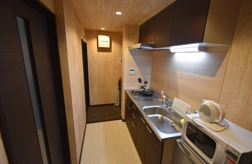 Nishinari Apartment | 2 stops to Namba & direct connection to Kansai Airport and Umeda with FREE Wi-Fi!