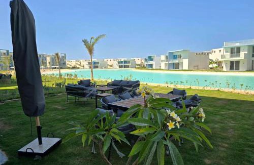 Ad-Dab'ah Ski Chalet | 3 bedrooms garden unit with private beach by the lagoon