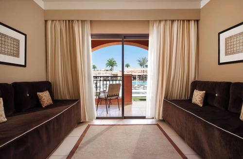 Port Ghalib Hotel | 4 Relaxing Rooms with Outdoor Pools Escape Close to Beach Attractions