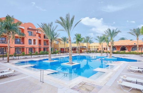 Port Ghalib Hotel | 4 Relaxing Rooms with Outdoor Pools Escape Close to Beach Attractions