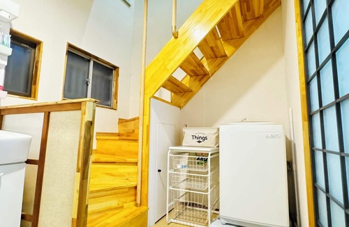 Nishinari House | 5 bedroom max 13 person.lovely house in center osaka. directly connected airport