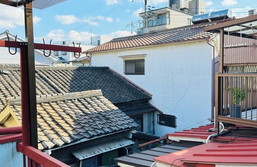 Nishinari House | 5 bedroom max 13 person.lovely house in center osaka. directly connected airport