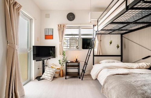 Makishi Apartment | 5 min walk to Kokusai St Artsy room with 2 beds