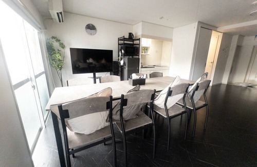 Kabukicho Apartment | 602-Black Cool Room｜8 ppl | Custom Queen Bunk Beds｜Golden Gai & Kabukicho|42㎡