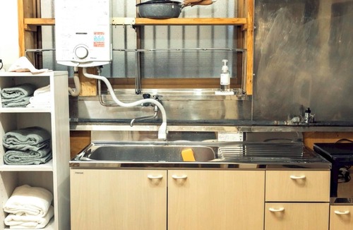 Beppu House | 9 min. walk from Beppu Station/Rental of an old reclaimed house/Max. 6 people/Inn where you can spend a special time with one-of-a-kind vessels and furniture/Free Wi-Fi
