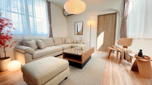 Kamitakada Apartment | A home that captures the colors and spirit of Japan