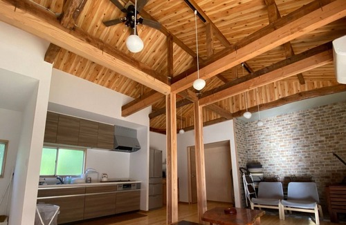 Futtsu House | A log housestyle house with a spacious garden An / Futtsu Chiba
