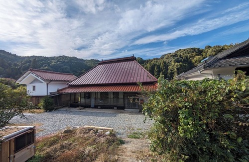 Mihara House | A renovated room that takes advantage of the goodn/Mihara Hiroshima