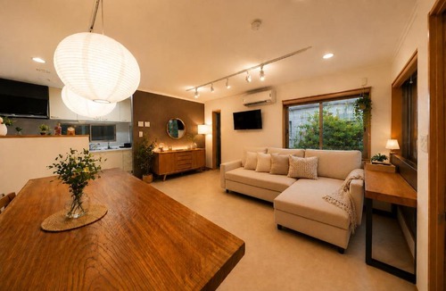 Kamiikebukuro House | A spacious home near Ikebukuro Station on the JR Yamanote Line, the world's third-most-used railway station, just a 5 minute walk from the shopping and entertainment district