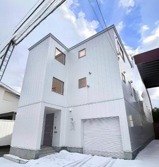 Higashi House | A t a shinchi share house