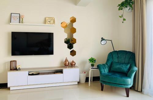 New Cairo Apartment | Adorable Sunny Apartment with Free Pool and Mall Access