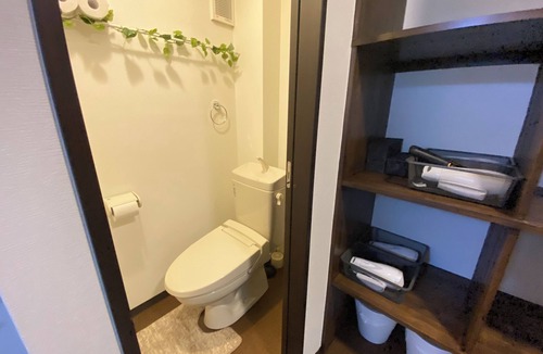 Nishinari Villa | AkiraHome Dobutsuenmae/with private bath for groups/2 min. walk from "Zoo Station"/22 bedrooms