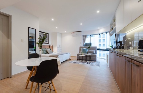 Miraflores Apartment | ALU Apartments | 1102 - f/Doubletree Hilton w/AC Wifi+60M