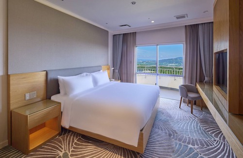 Kadena-cho Hotel | ANA Crowne Plaza Resort Okinawa Uruma Hills by IHG