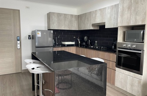 Santa Cruz Apartment | Apartment two blocks from the Miraflores boardwalk!