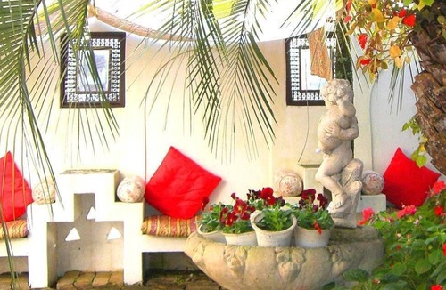 Kamogawa House | Arabianart Hotel & Gallery