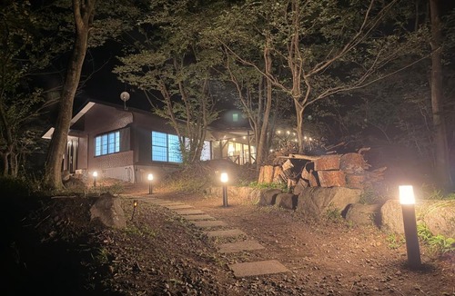 Nasu House | BBQ屋根付き大型ウッドデッキ川のせせらぎを聴きながら贅沢時間ペット同伴OK森と音に癒されるコテージ Rill