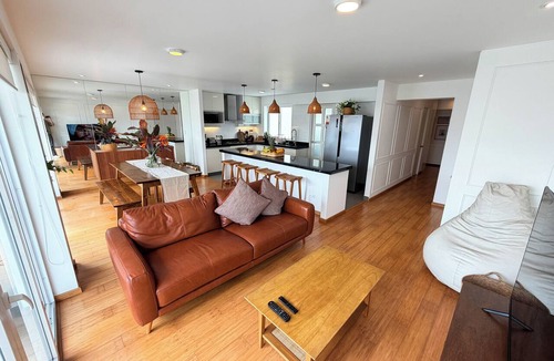 Santa Cruz Apartment | BE ALOHA | Elegant Stay | 2 Blocks from the Malecón