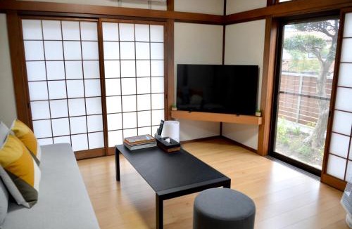 Beppu House | BEPPU つばき 一棟貸切宿 鉄輪温泉まで車で4分 石風呂付 無料駐車場3台 最大6名 wifi無料