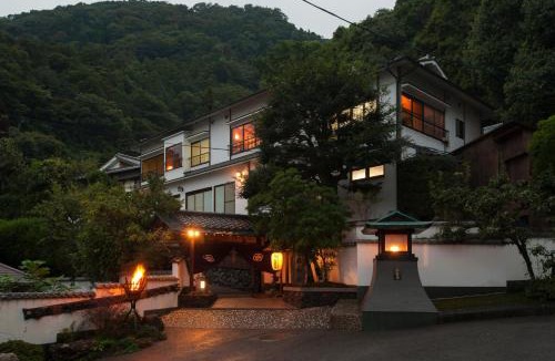 Beppu Hotel | Beppu Showaen