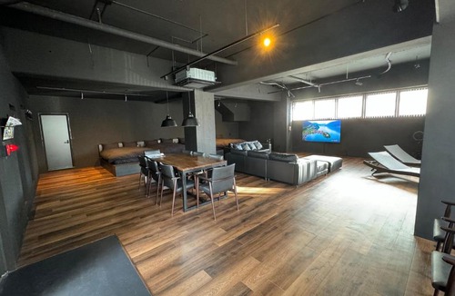 Maejima Apartment | Black Villa Naha 最大8名宿泊可 136平米 美栄橋駅 徒歩1分 国際通り 徒歩7分