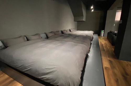 Maejima Apartment | Black Villa Naha 最大8名宿泊可 136平米 美栄橋駅 徒歩1分 国際通り 徒歩7分