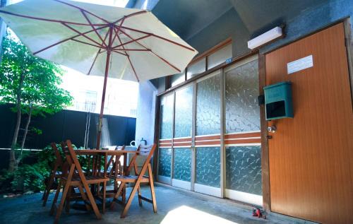 Beppu House | BLUE HOUSE - Traditional Home - 5min, Beach, Bus, Train