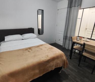 Armendariz Apartment | Cómoda habitación con baño privado cerca a Larcomar