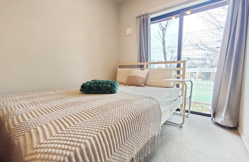 Honmachi Apartment | C3 Shibuya new hotel, 2 bedrooms and 1 living room, 7 mins to ST Max 6P 渋谷全新酒店 全新装修 两室一厅 交通中心 车站7分钟 最大6人 直达新宿 涉谷 表参道 品川 池袋 上野 代代木 银座 原宿