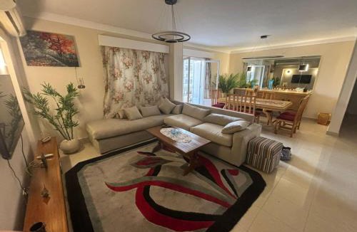 Heliopolis Apartment | Cairo Airport Sheraton Al-Matar lovely sunlit flat