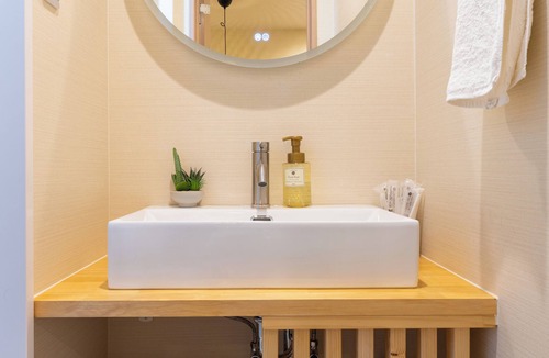 Nishinari House | Campaigning|4min from station|Free parking|Japanese style|Two baths, two toilets, detached house|Kansai-Kyoto direct access|Namba near Amikin. Tsutenkaku. Shinsai