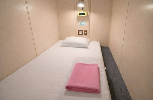 Akabane Hotel | Capsule Hotel Block Room