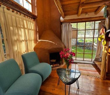 Urubamba Cabin | Casa Nuestra - Room with Private Bathroom in Shared House