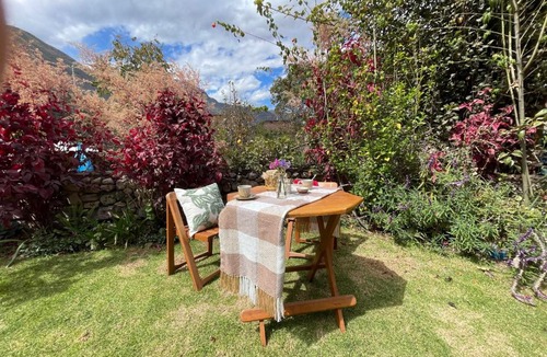 Urubamba House | Casa Paqocha Urubamba - Hotel & Garden - Shared Kitchen and Hot Water