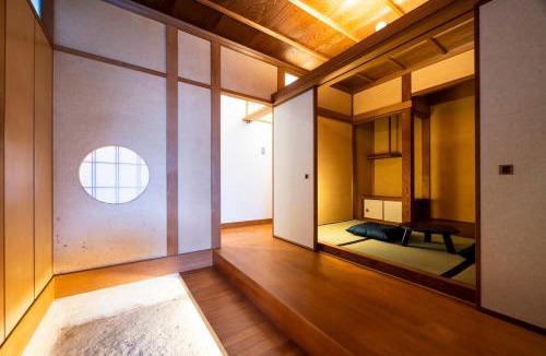 Dazaifu House | Casa Villa 連歌屋 Wooden detached house in Dazaifu