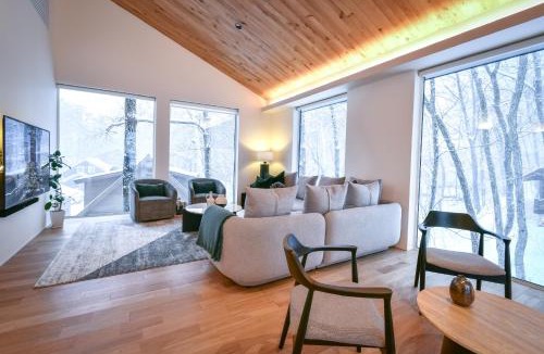 Hokujo Ski Chalet | Chalet Hikaru - A Light-Filled Luxury Retreat 4BR