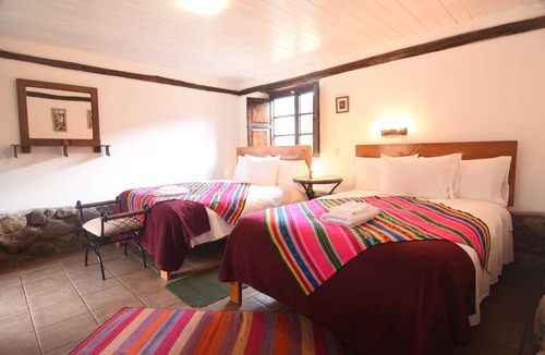 Urubamba Hotel | Charming Classic Room – Ideal for Couples with One Child