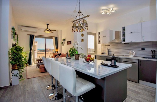 Al Ahyaa Apartment | Chic Penthouse Retreat with El Gouna access/wifi
