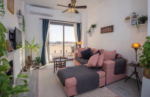 Al Ahyaa Apartment | Chic Penthouse Retreat with El Gouna access/wifi