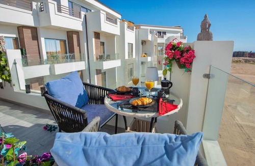 Al Ahyaa Apartment | Chic Penthouse Retreat with El Gouna access/wifi