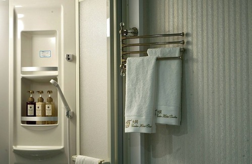 Konohana Hotel | Close to JR Nishikujo Station A comfortable stay /Osaka City Ōsaka