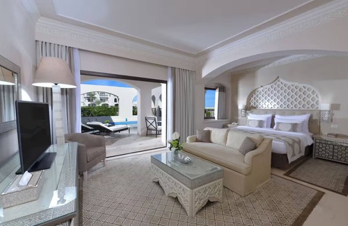 Sharm El Sheikh Hotel | Comfort Meets Serenity: Inviting Room with Private Pool Access near Beach