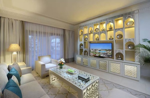 Sharm El Sheikh Hotel | Comfort Meets Serenity: Inviting Room with Private Pool Access near Beach